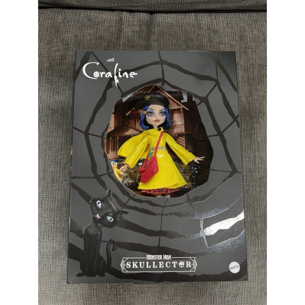 Monster High Skullector Coraline Collectible Doll Yellow Raincoat w/ Cat NIB